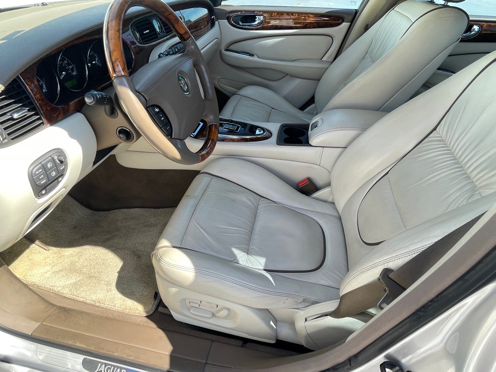 2006 Jaguar Vandenplas Image 47