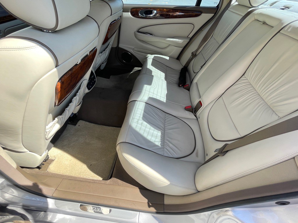 2006 Jaguar Vandenplas Image 52
