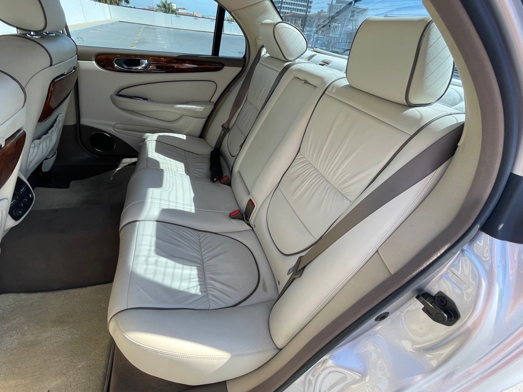 2006 Jaguar Vandenplas Image 53