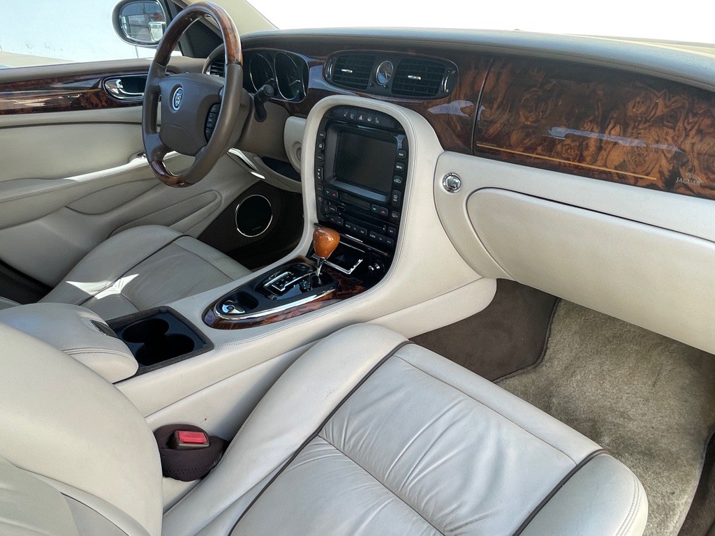2006 Jaguar Vandenplas Image 96