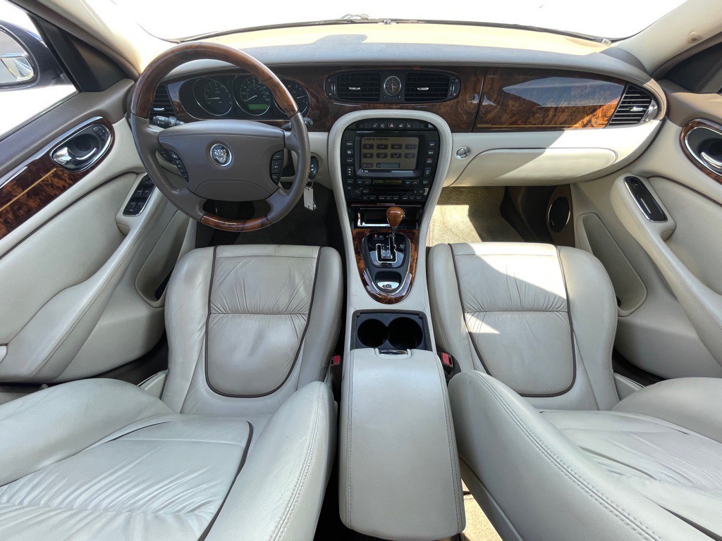 2006 Jaguar Vandenplas Image 98