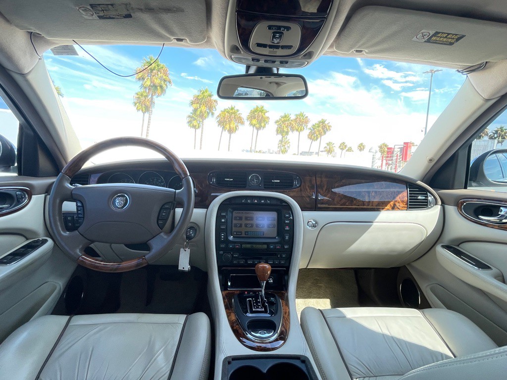 2006 Jaguar Vandenplas Image 101