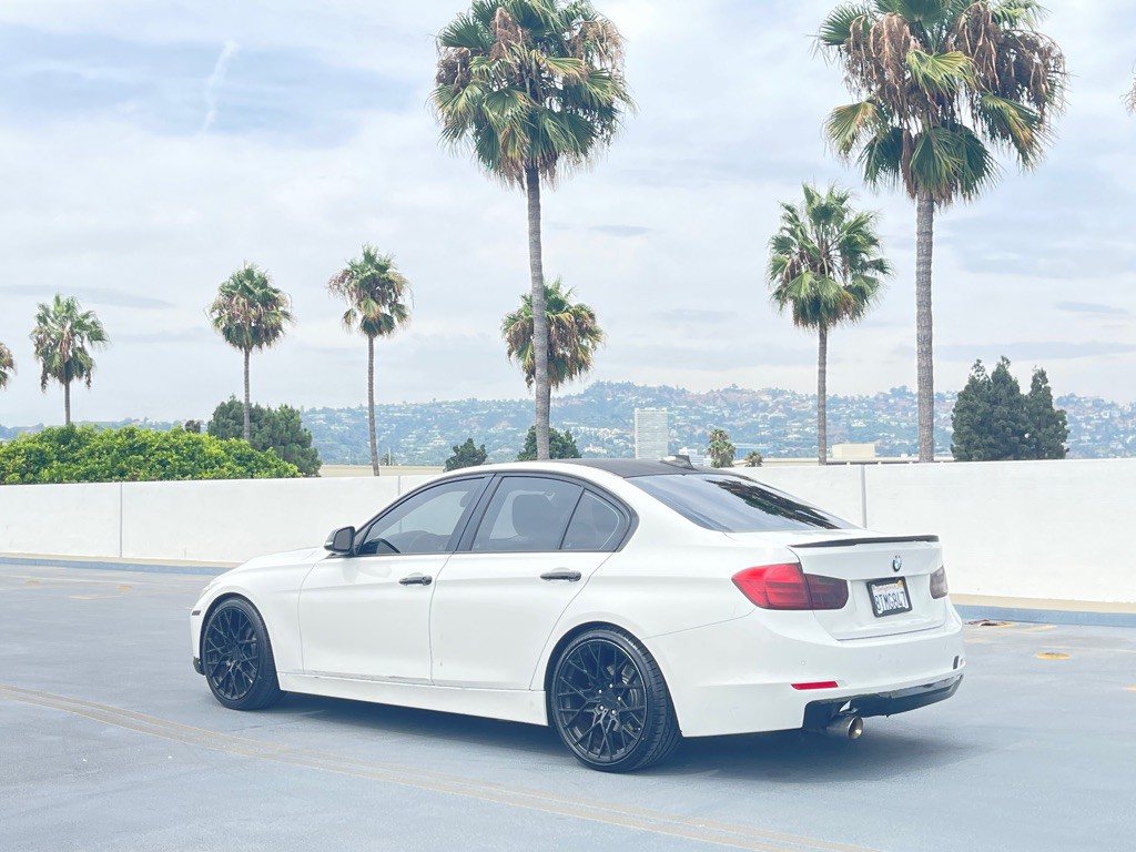 2014 BMW 3 Series Image 11