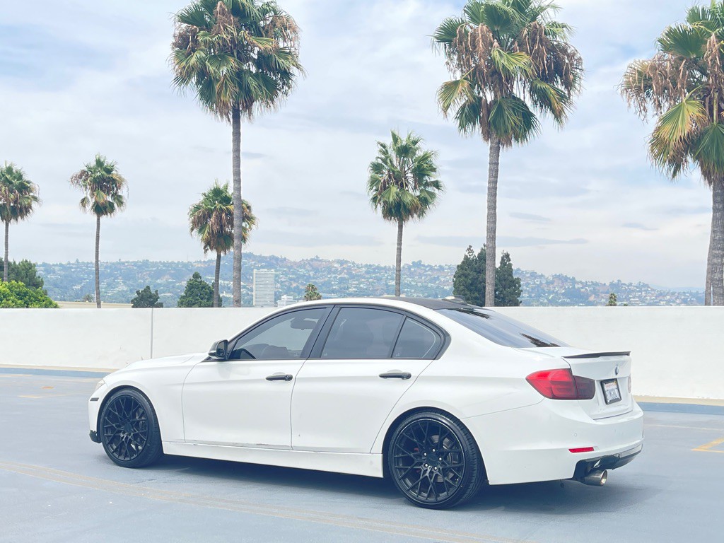 2014 BMW 3 Series Image 12