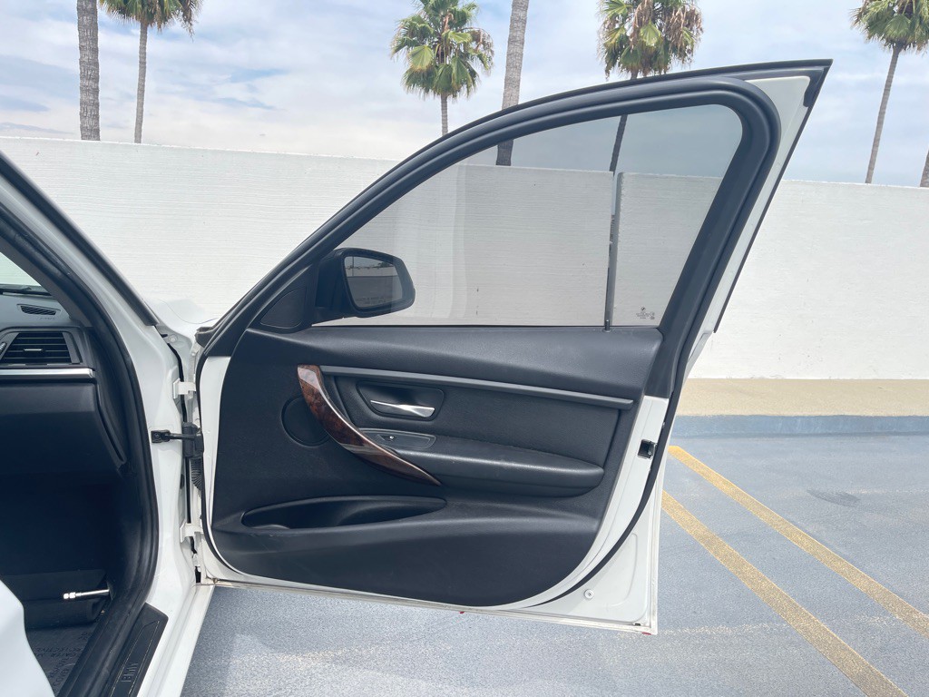 2014 BMW 3 Series Image 50