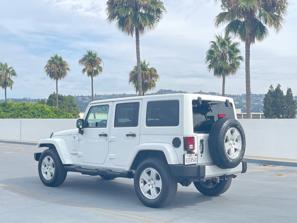 2012 Jeep Wrangler Unlimited Image 2