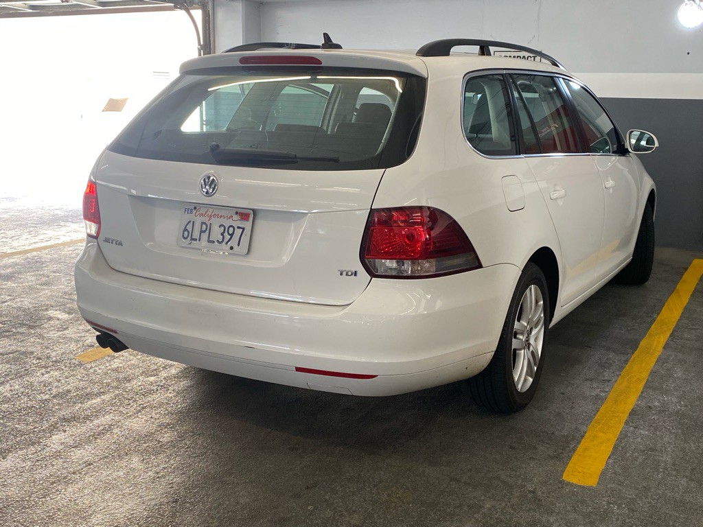 2010 Volkswagen Jetta Image 1