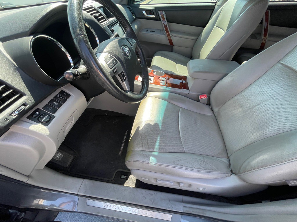 2013 Toyota Highlander Image 63