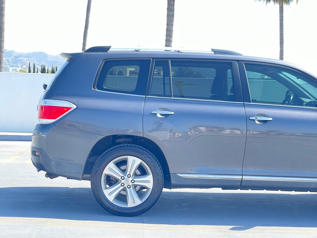 2013 Toyota Highlander Image 28