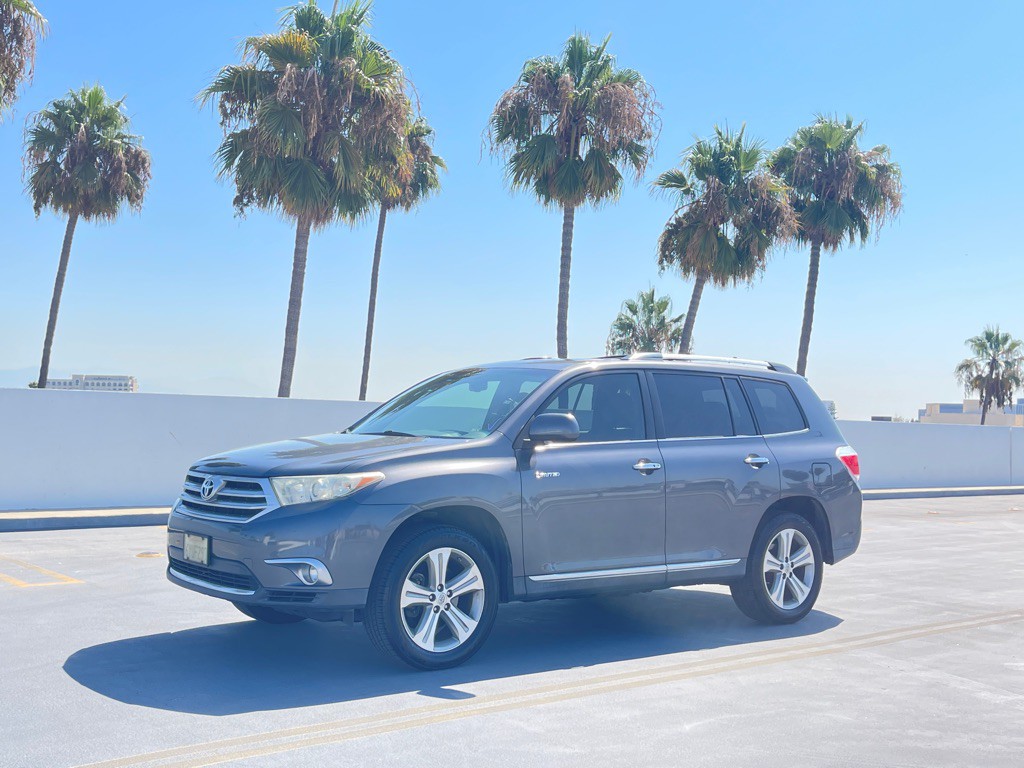 2013 Toyota Highlander Image 2