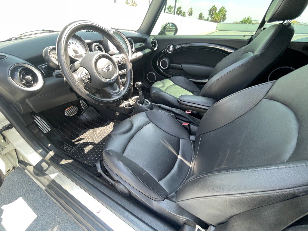 2013 MINI Cooper Image 5