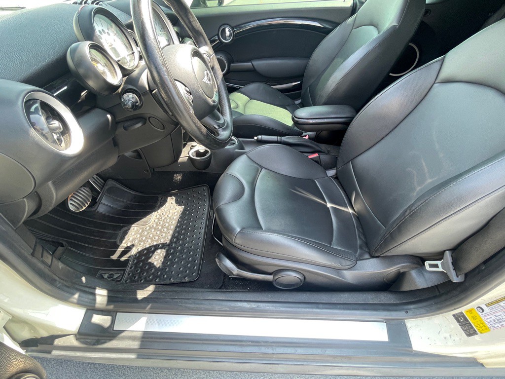 2013 MINI Cooper Image 50