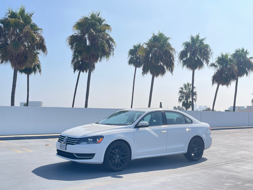 2013 Volkswagen Passat Image 1