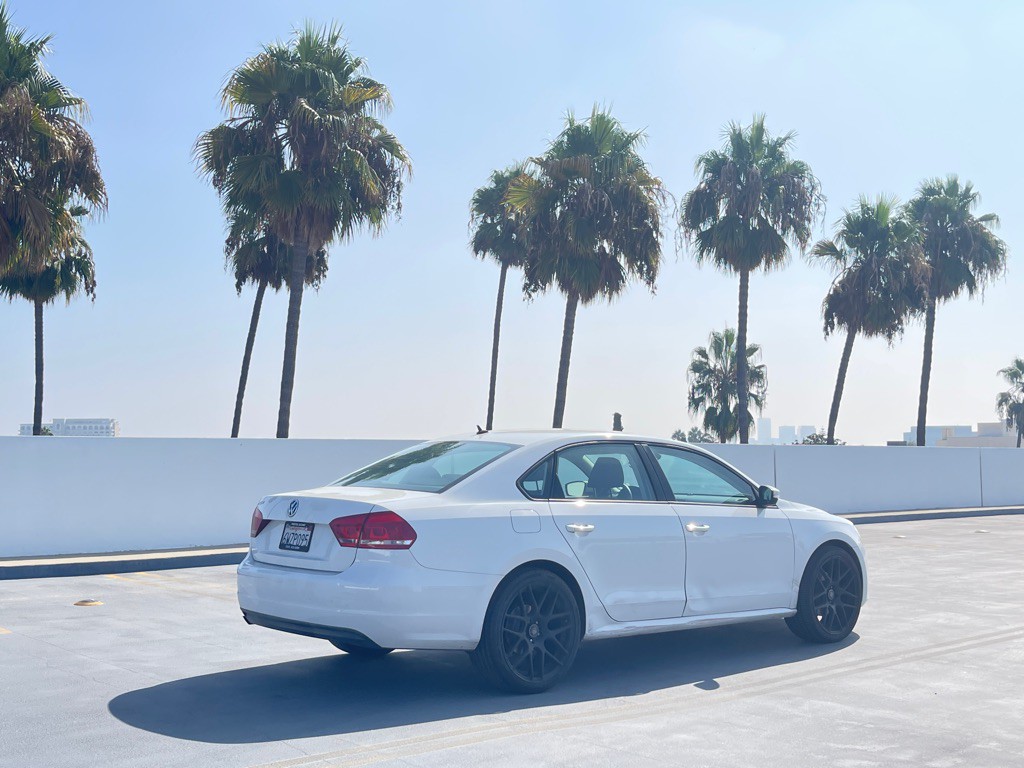 2013 Volkswagen Passat Image 2