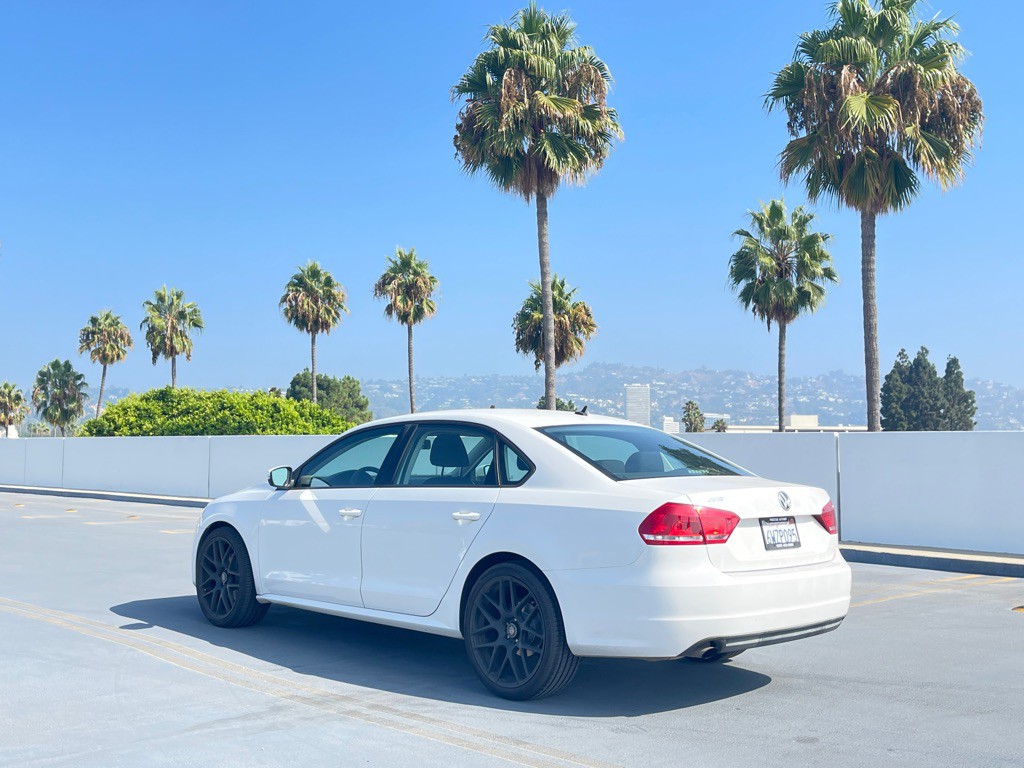 2013 Volkswagen Passat Image 12