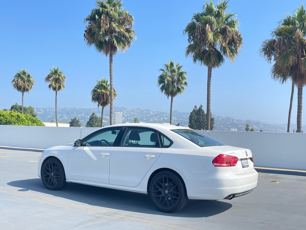 2013 Volkswagen Passat Image 13