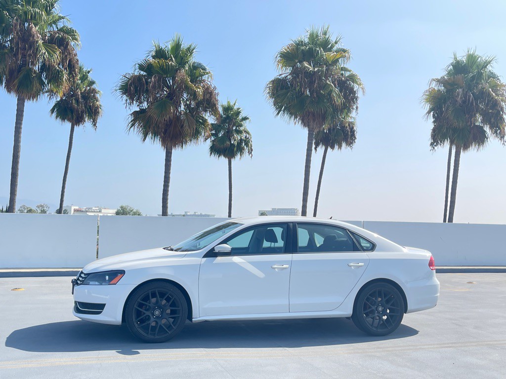 2013 Volkswagen Passat Image 17