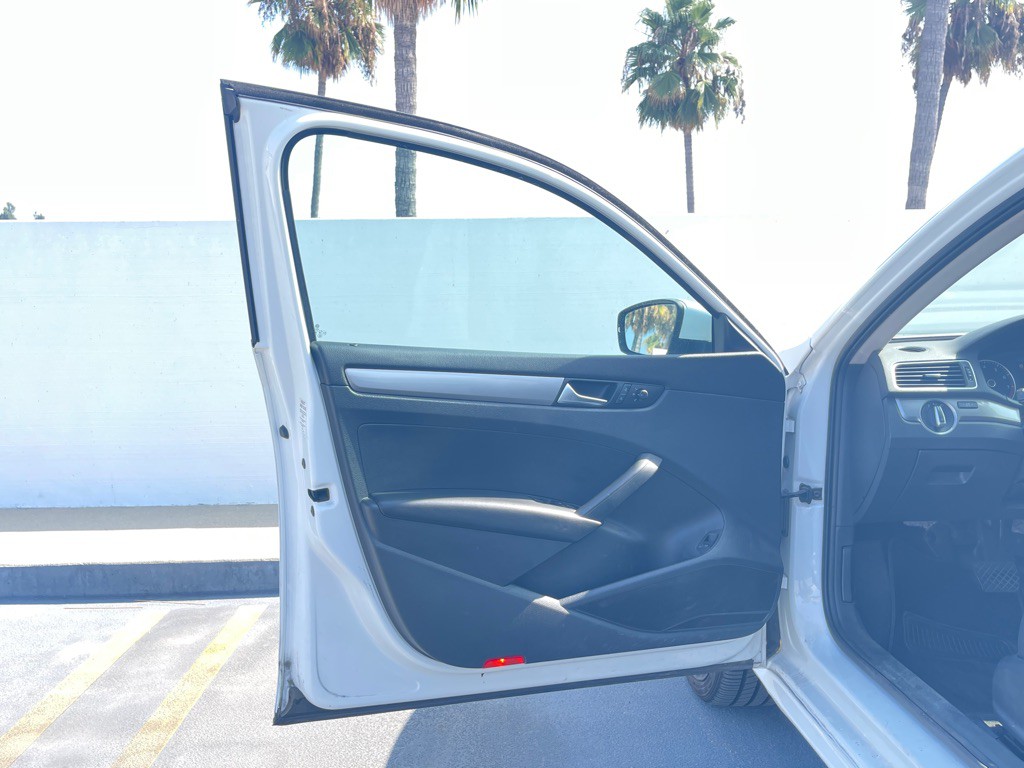 2013 Volkswagen Passat Image 45