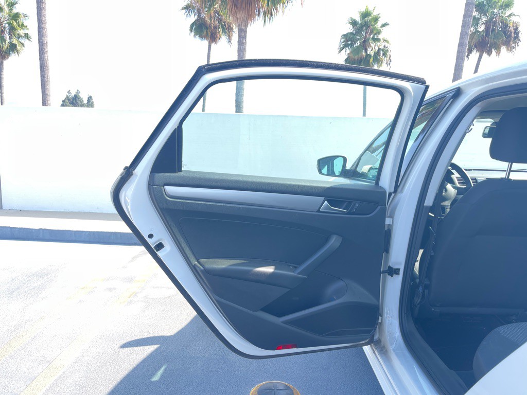 2013 Volkswagen Passat Image 46
