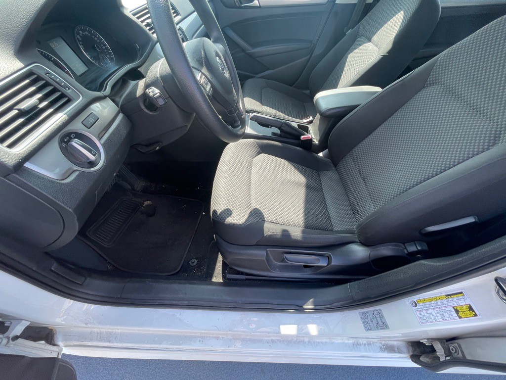 2013 Volkswagen Passat Image 50
