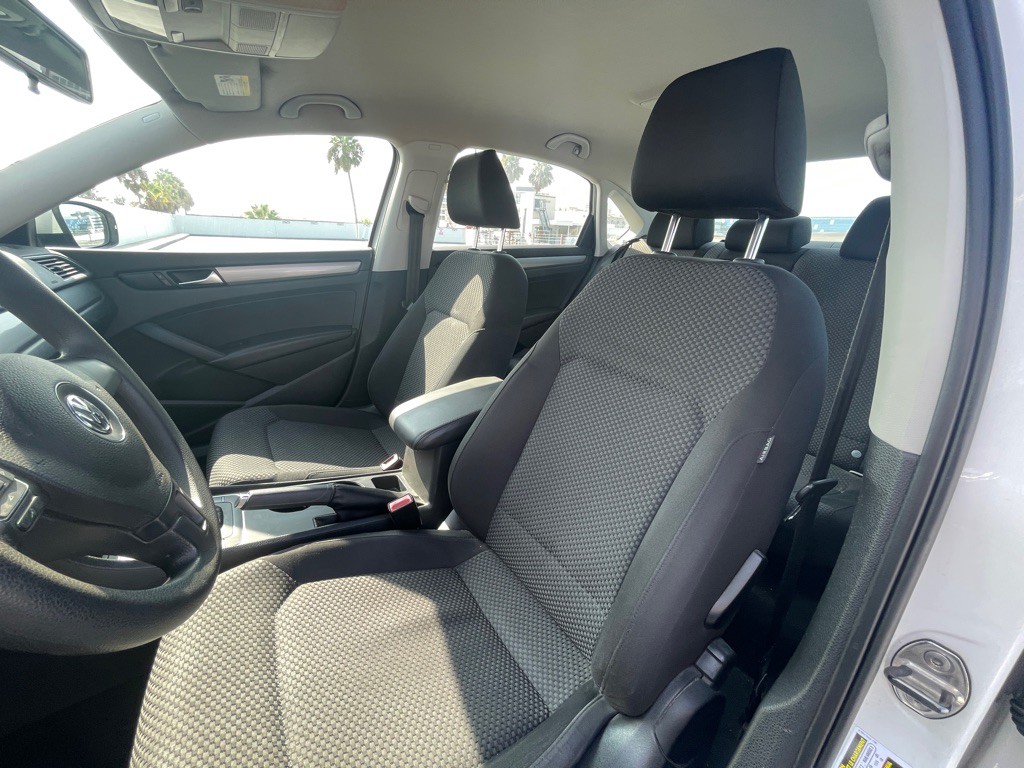 2013 Volkswagen Passat Image 60