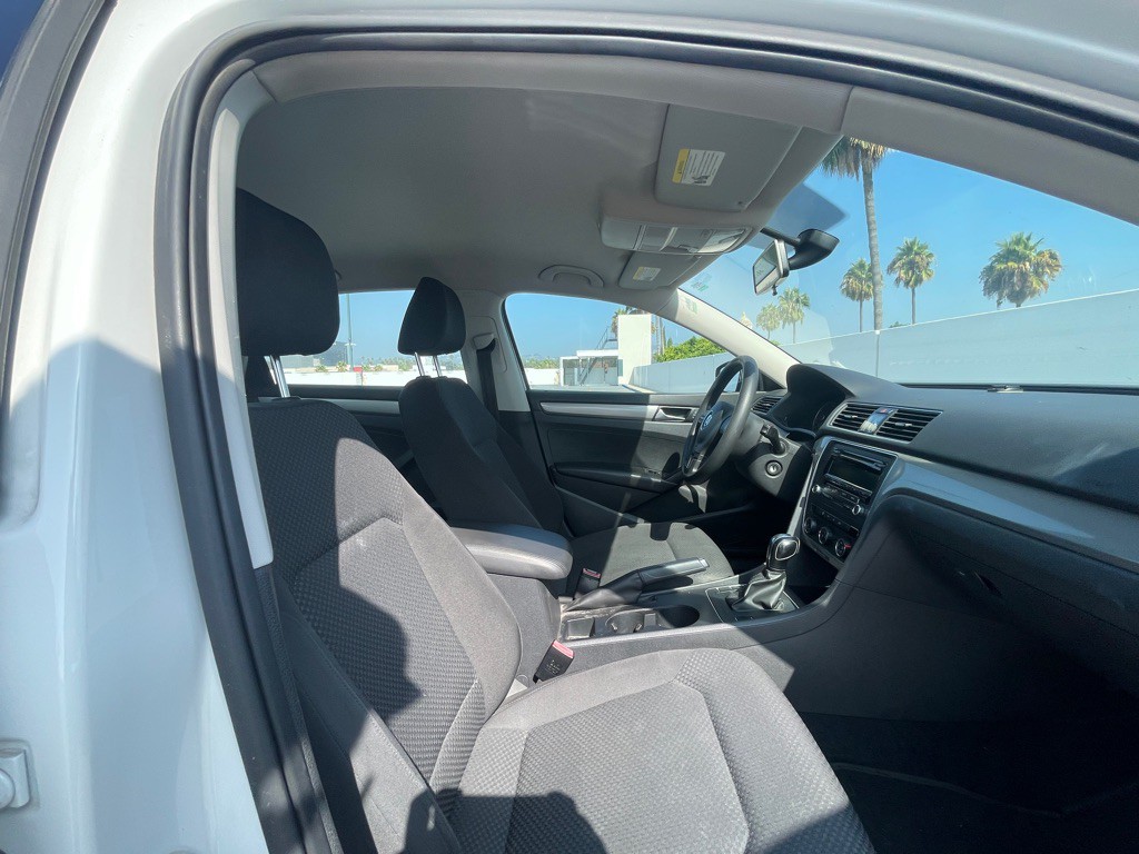 2013 Volkswagen Passat Image 99