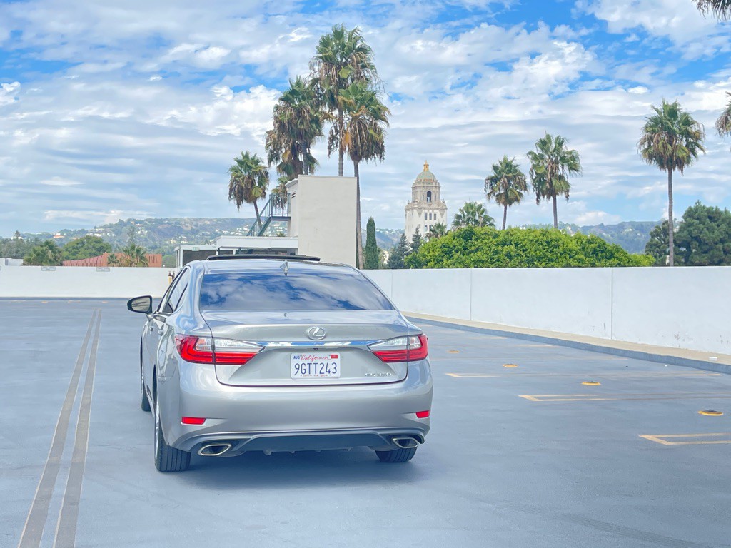 2017 Lexus ES Image 8