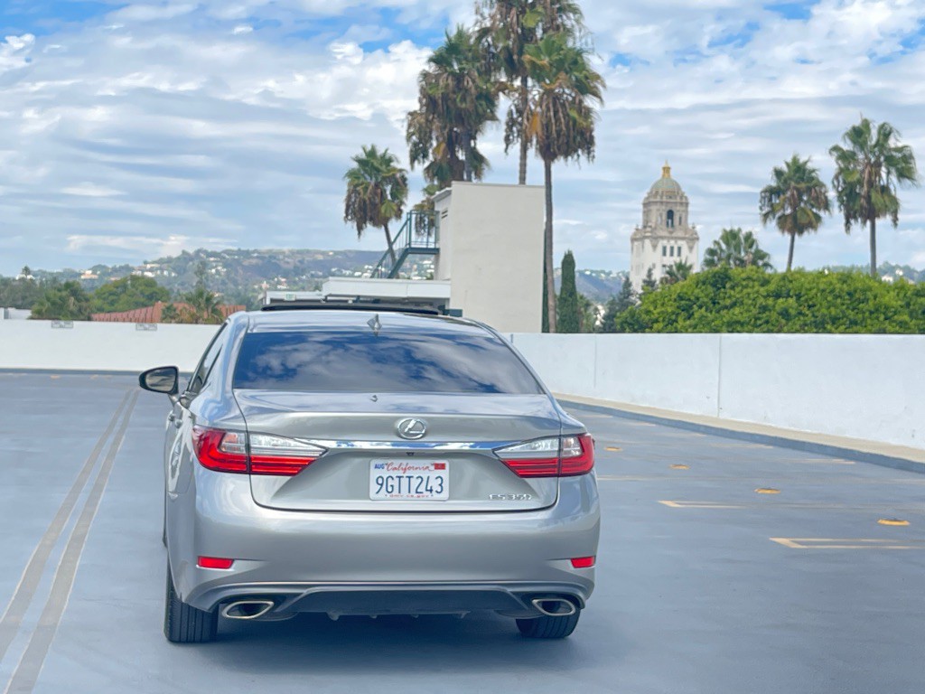2017 Lexus ES Image 9