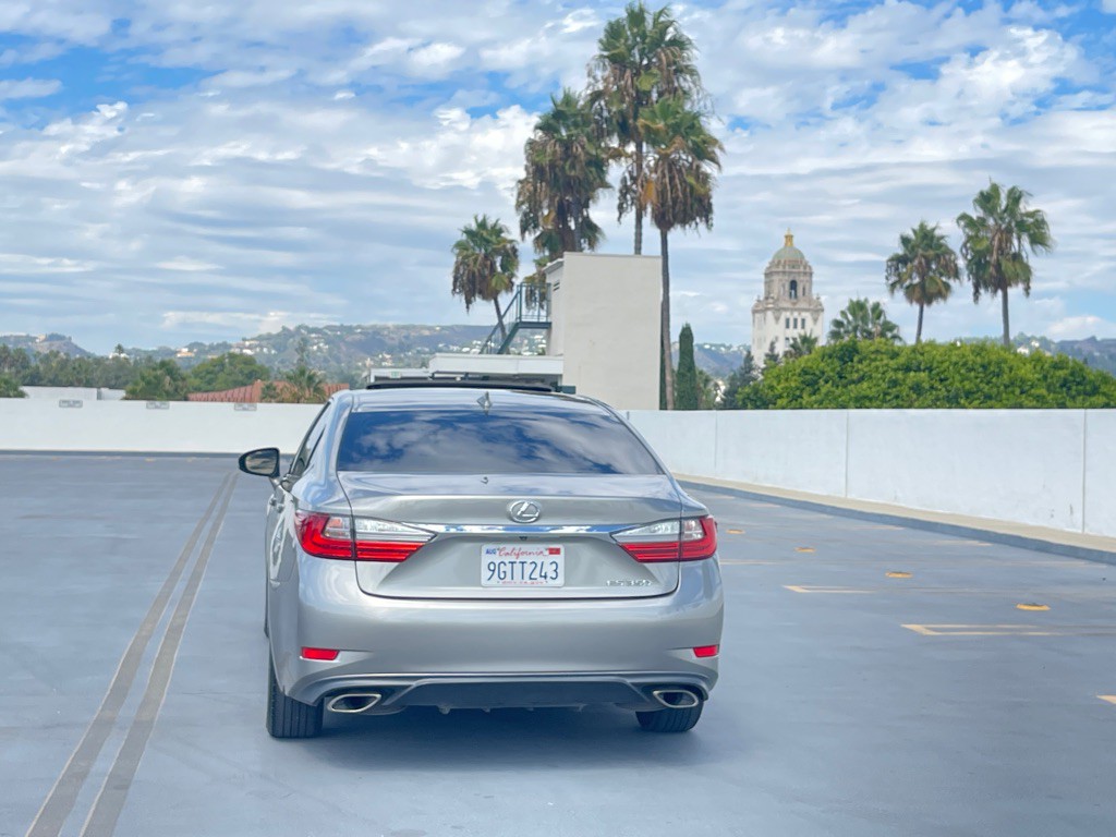 2017 Lexus ES Image 10