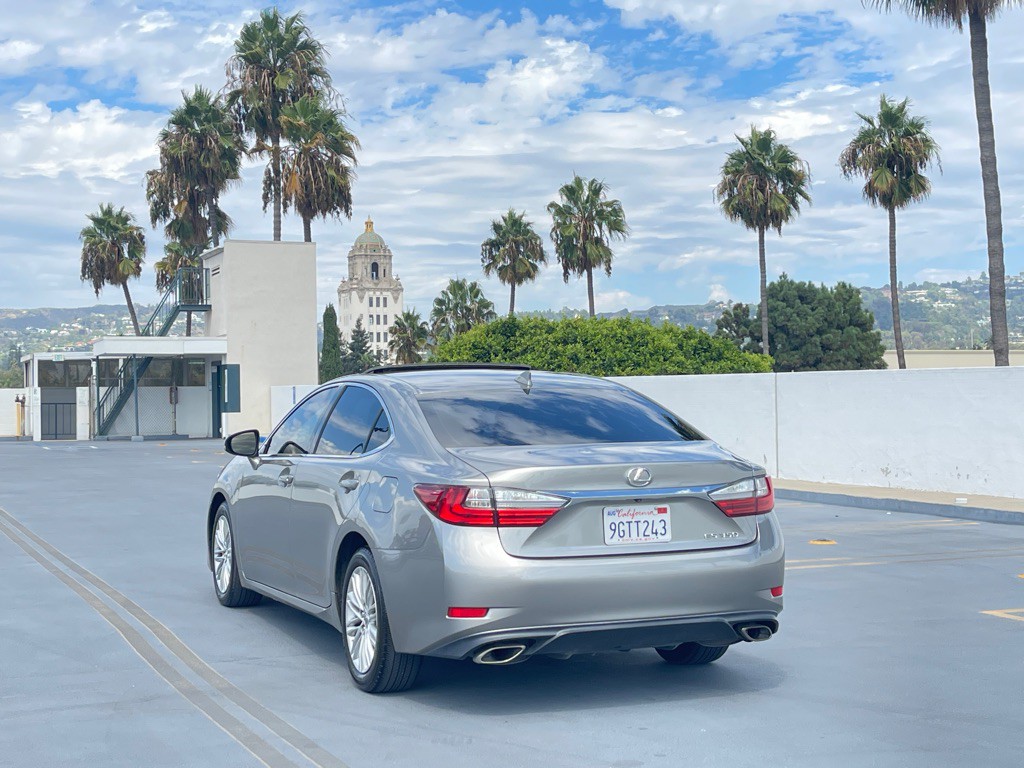 2017 Lexus ES Image 11