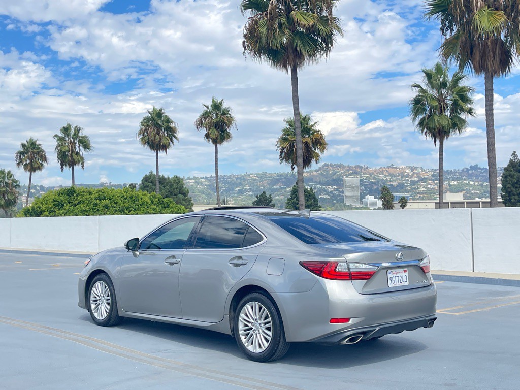 2017 Lexus ES Image 12