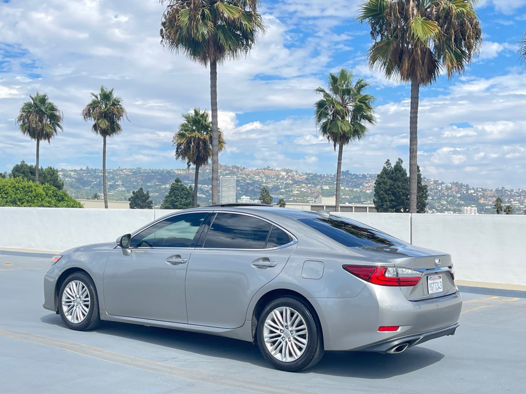 2017 Lexus ES Image 13