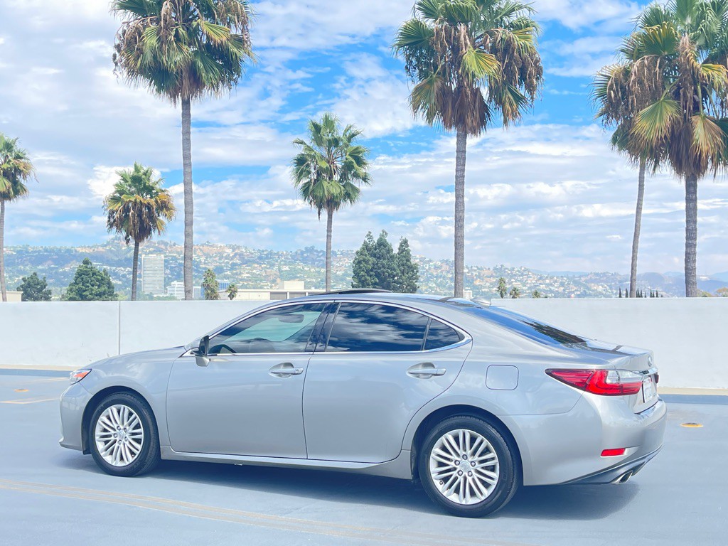 2017 Lexus ES Image 14