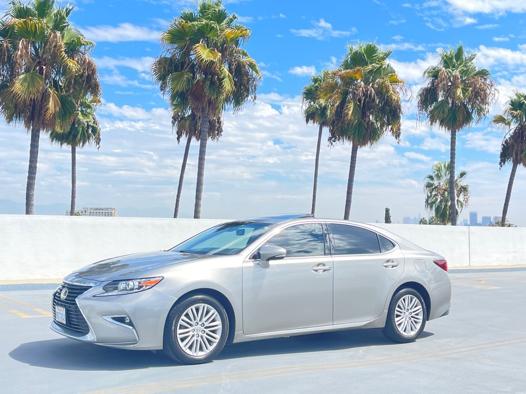 2017 Lexus ES Image 19