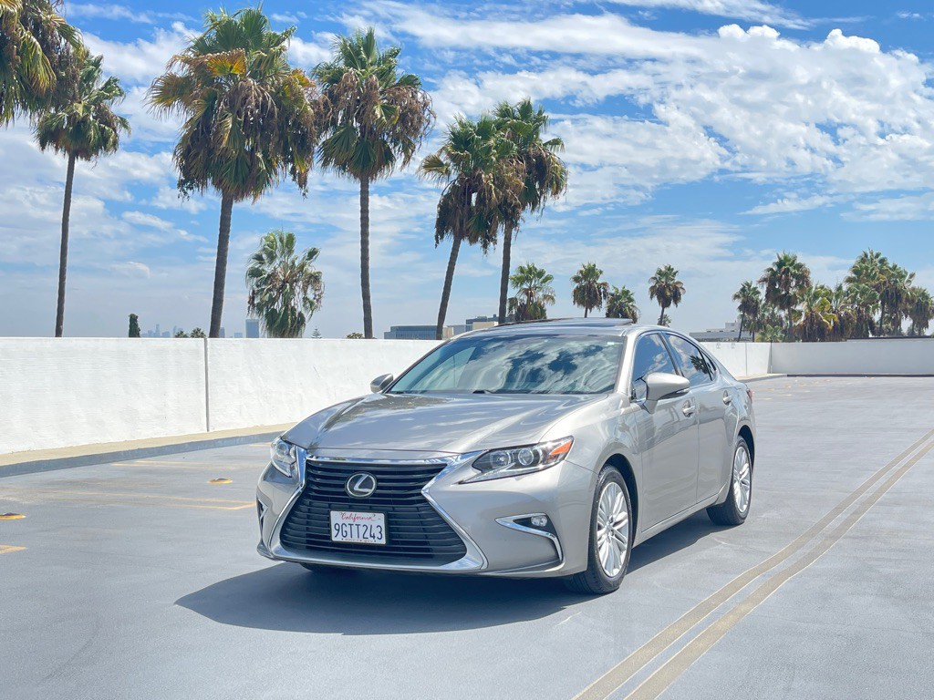 2017 Lexus ES Image 21
