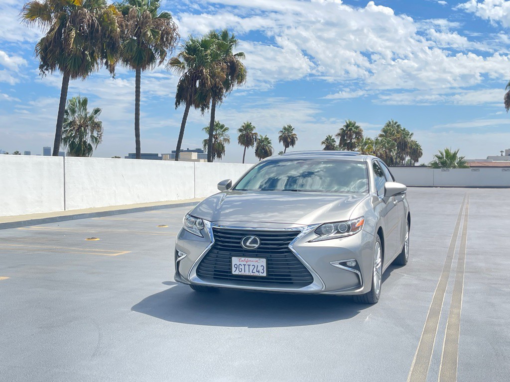 2017 Lexus ES Image 22
