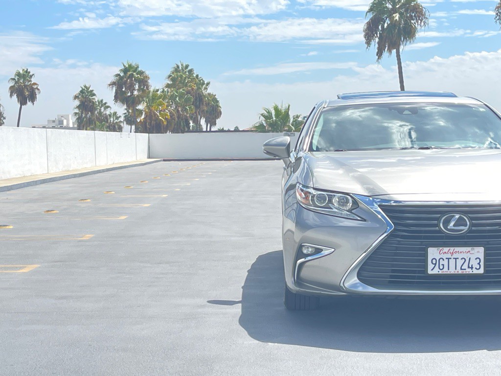 2017 Lexus ES Image 24