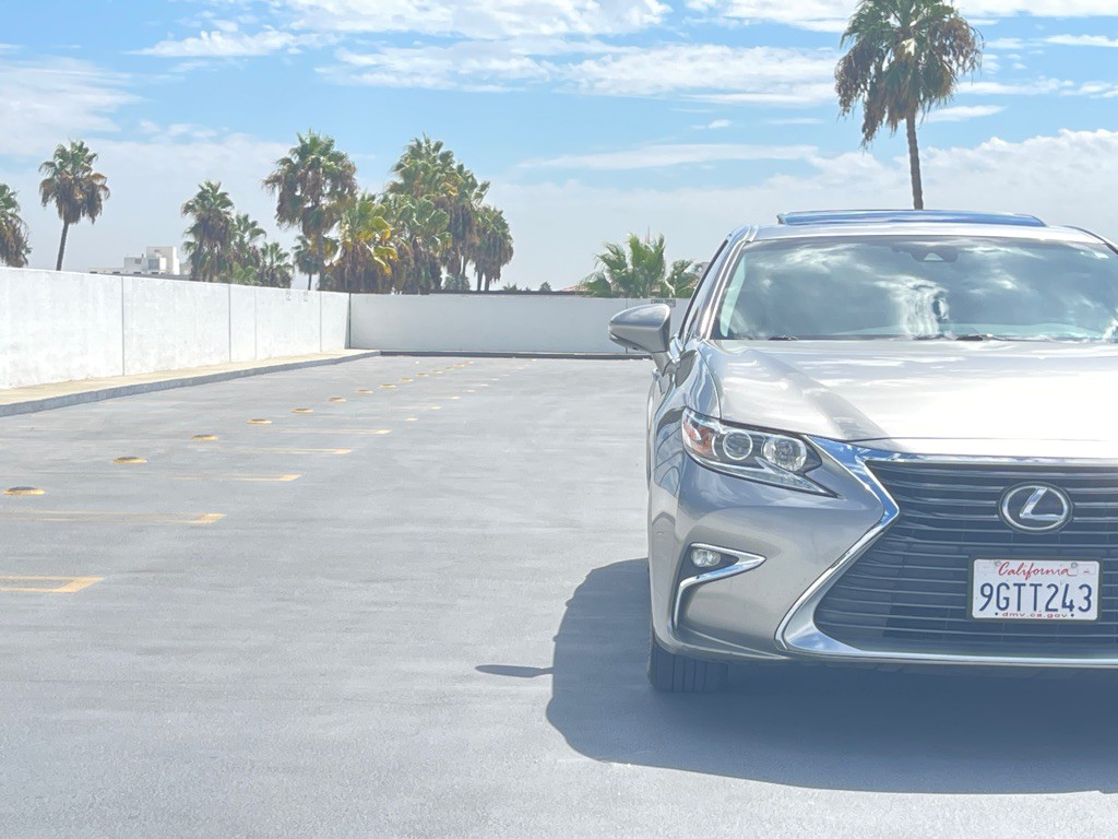 2017 Lexus ES Image 25
