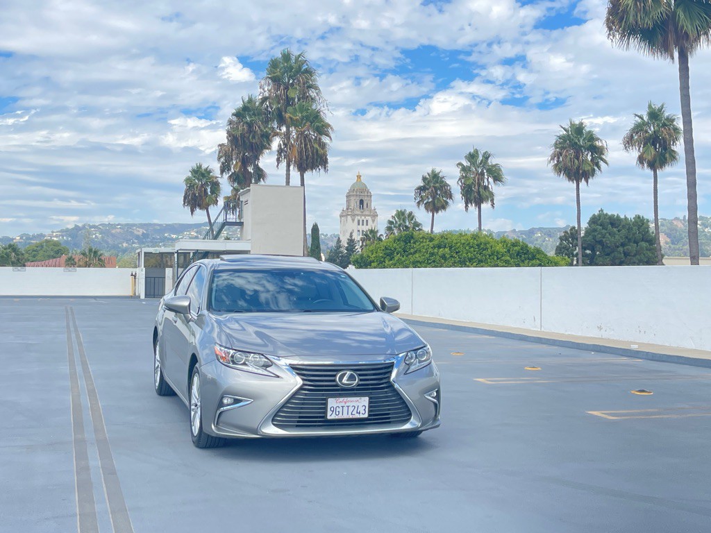 2017 Lexus ES Image 30