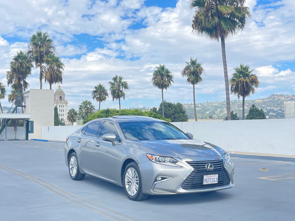 2017 Lexus ES Image 33