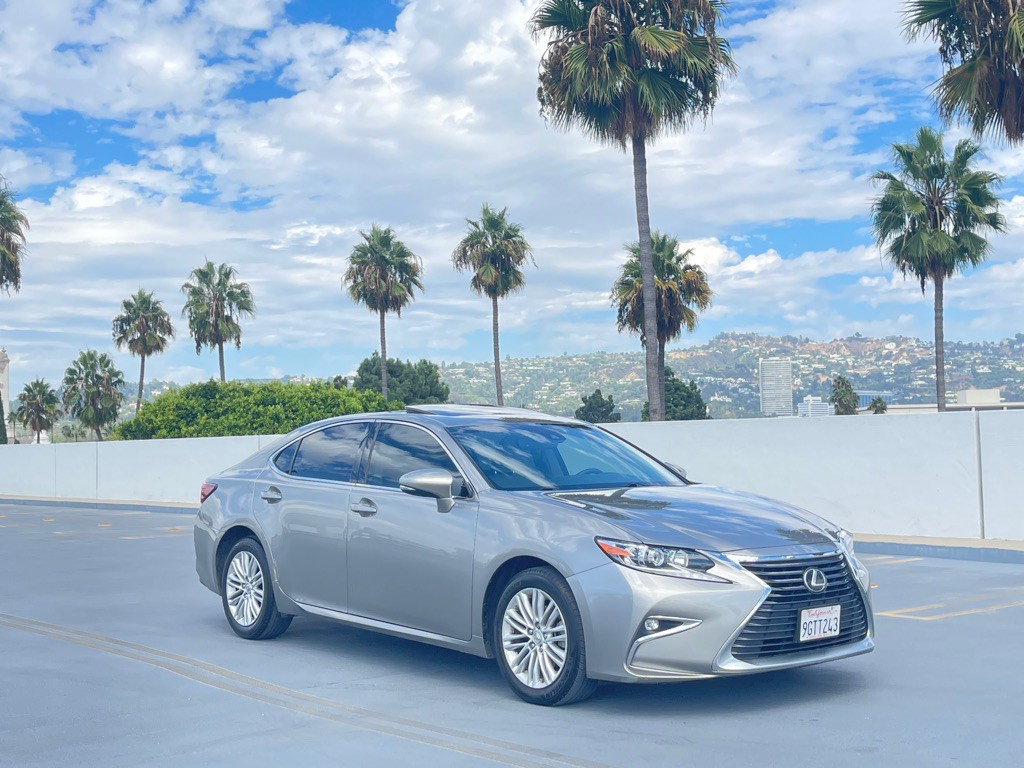 2017 Lexus ES Image 34
