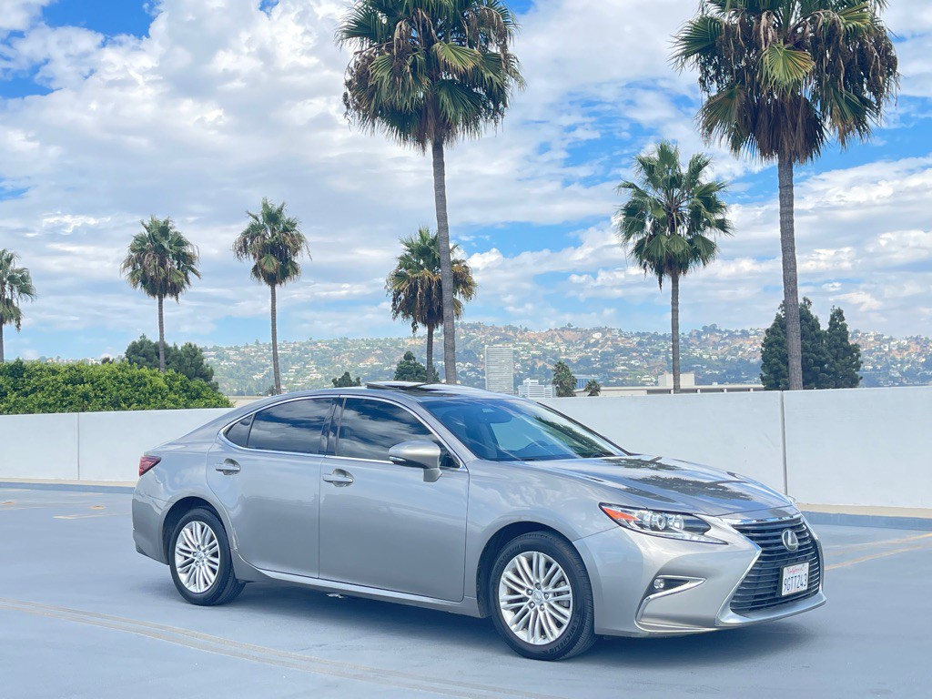 2017 Lexus ES Image 35