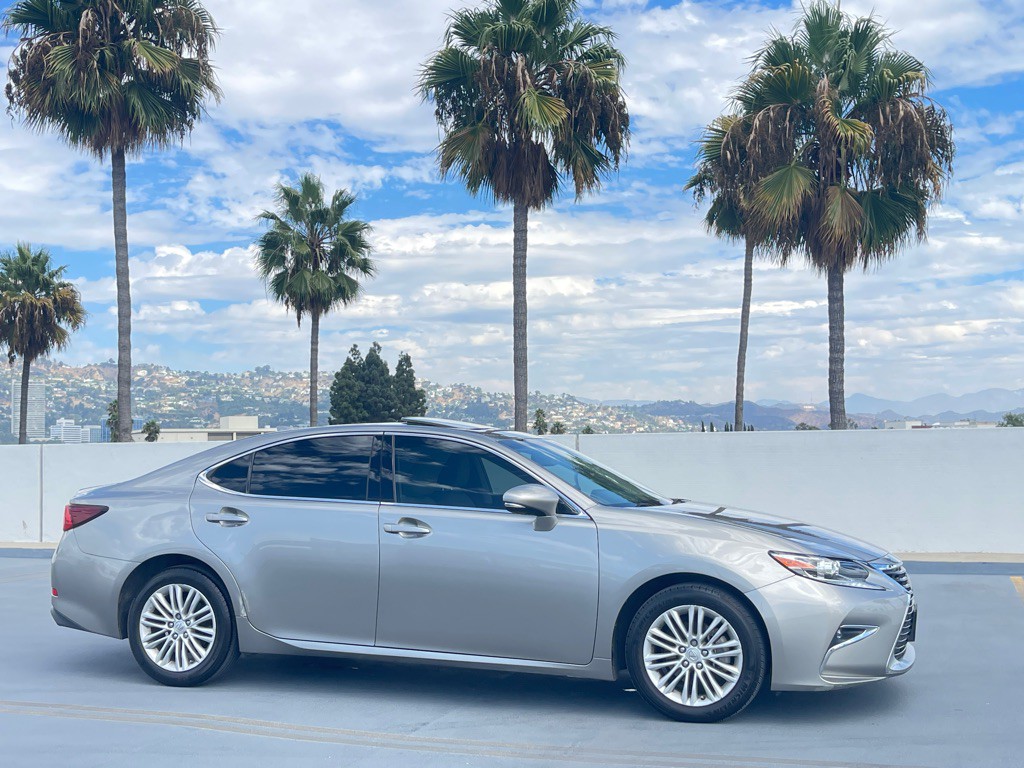 2017 Lexus ES Image 37