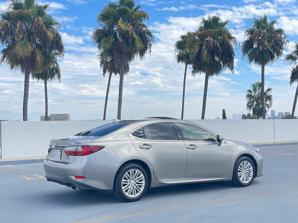 2017 Lexus ES Image 41
