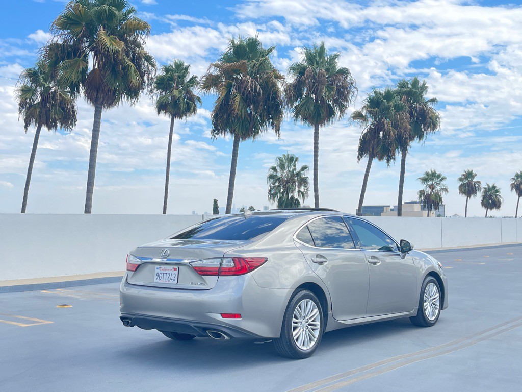 2017 Lexus ES Image 43