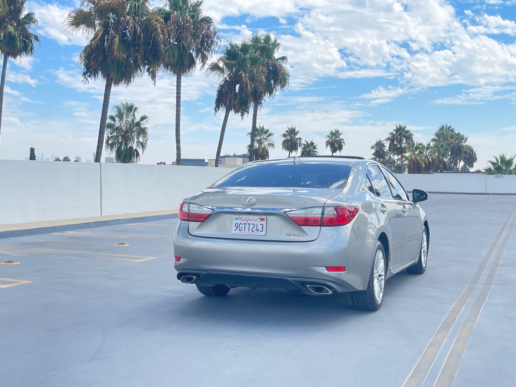2017 Lexus ES Image 45