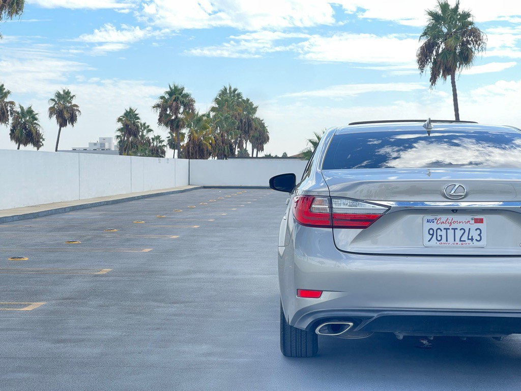 2017 Lexus ES Image 47