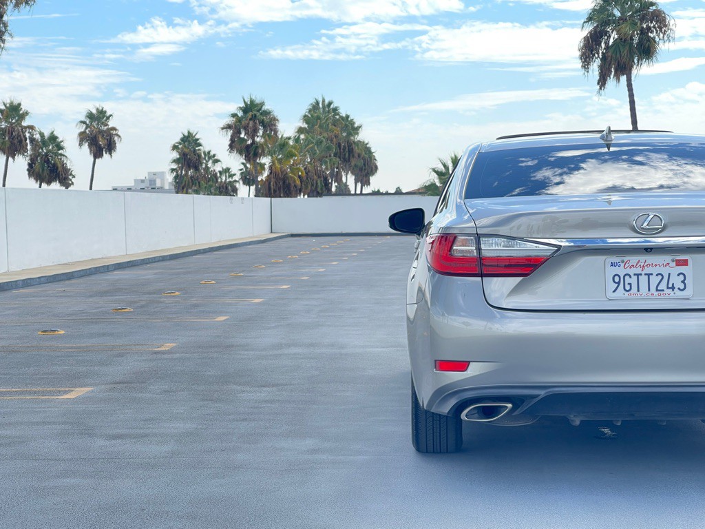 2017 Lexus ES Image 48