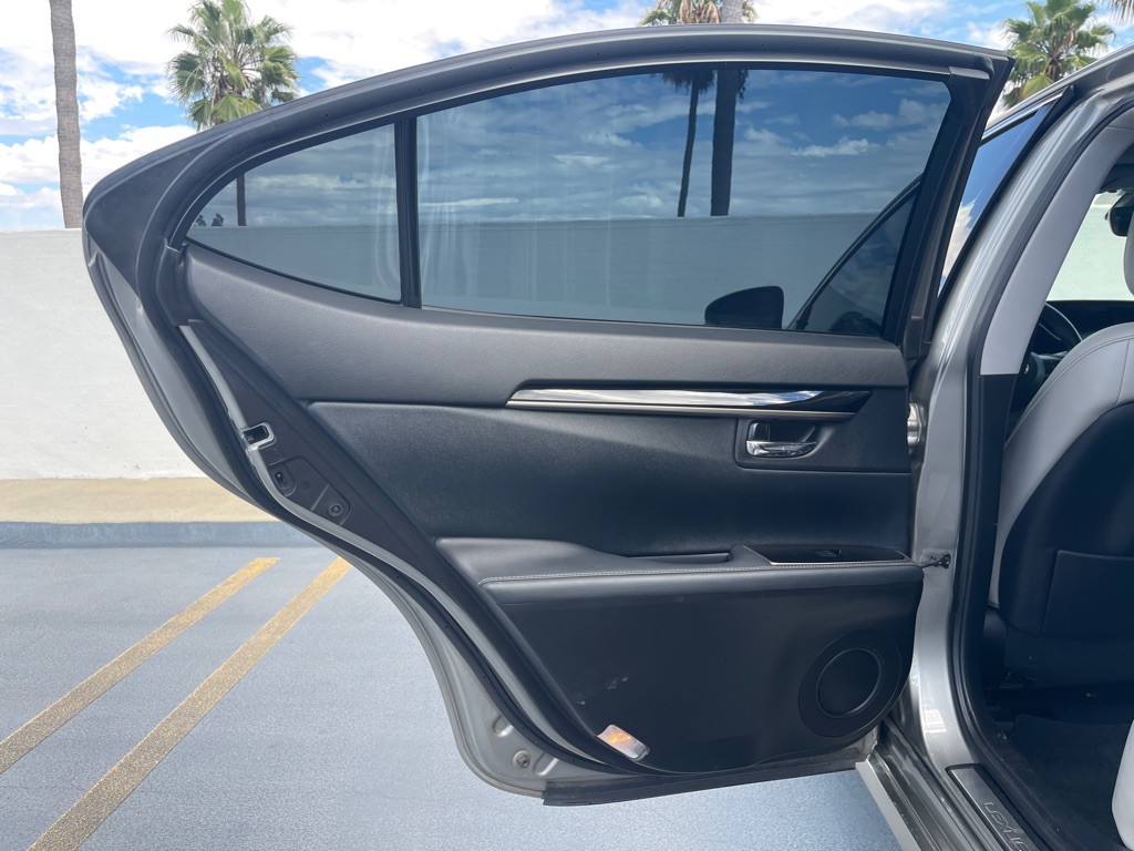 2017 Lexus ES Image 50