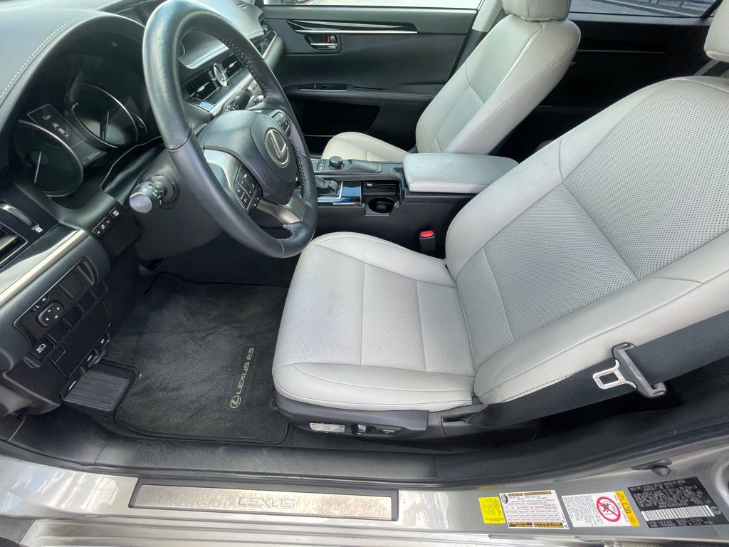 2017 Lexus ES Image 53